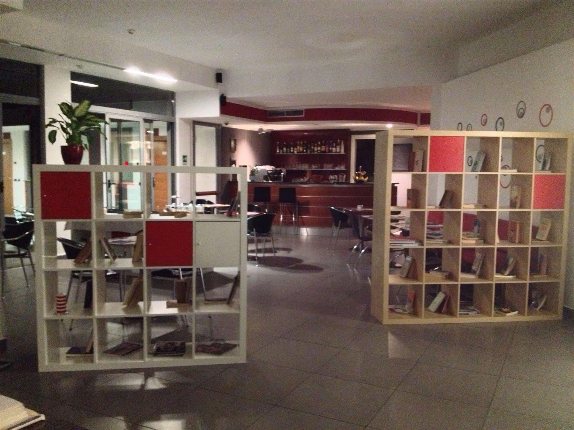 Hotel Domus Expo Parabiago Kültér fotó