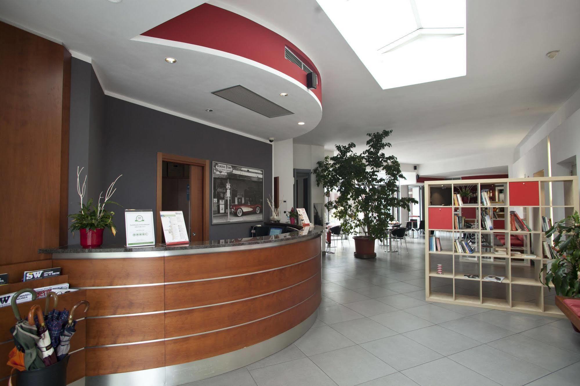 Hotel Domus Expo Parabiago Kültér fotó