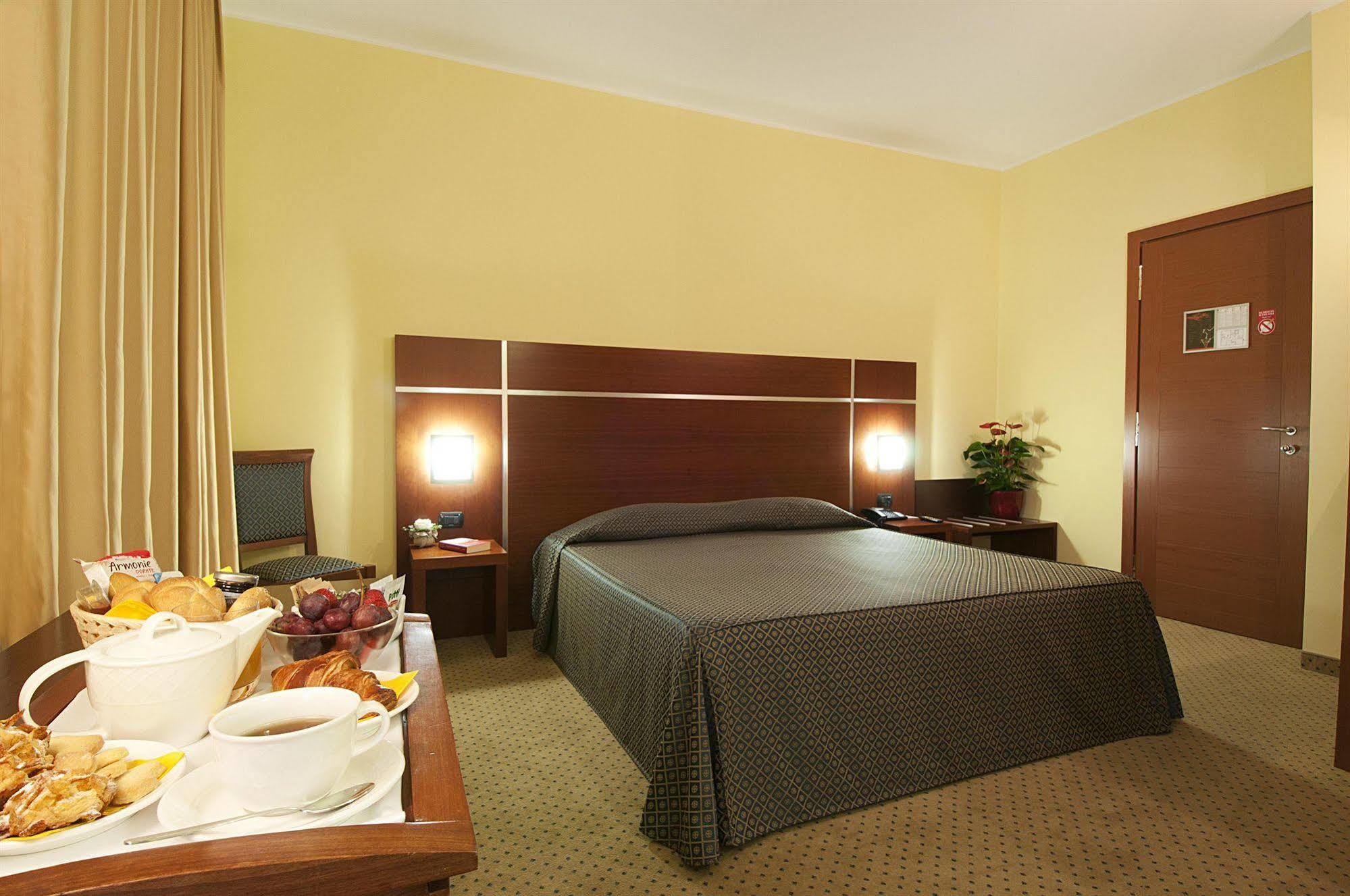 Hotel Domus Expo Parabiago Kültér fotó