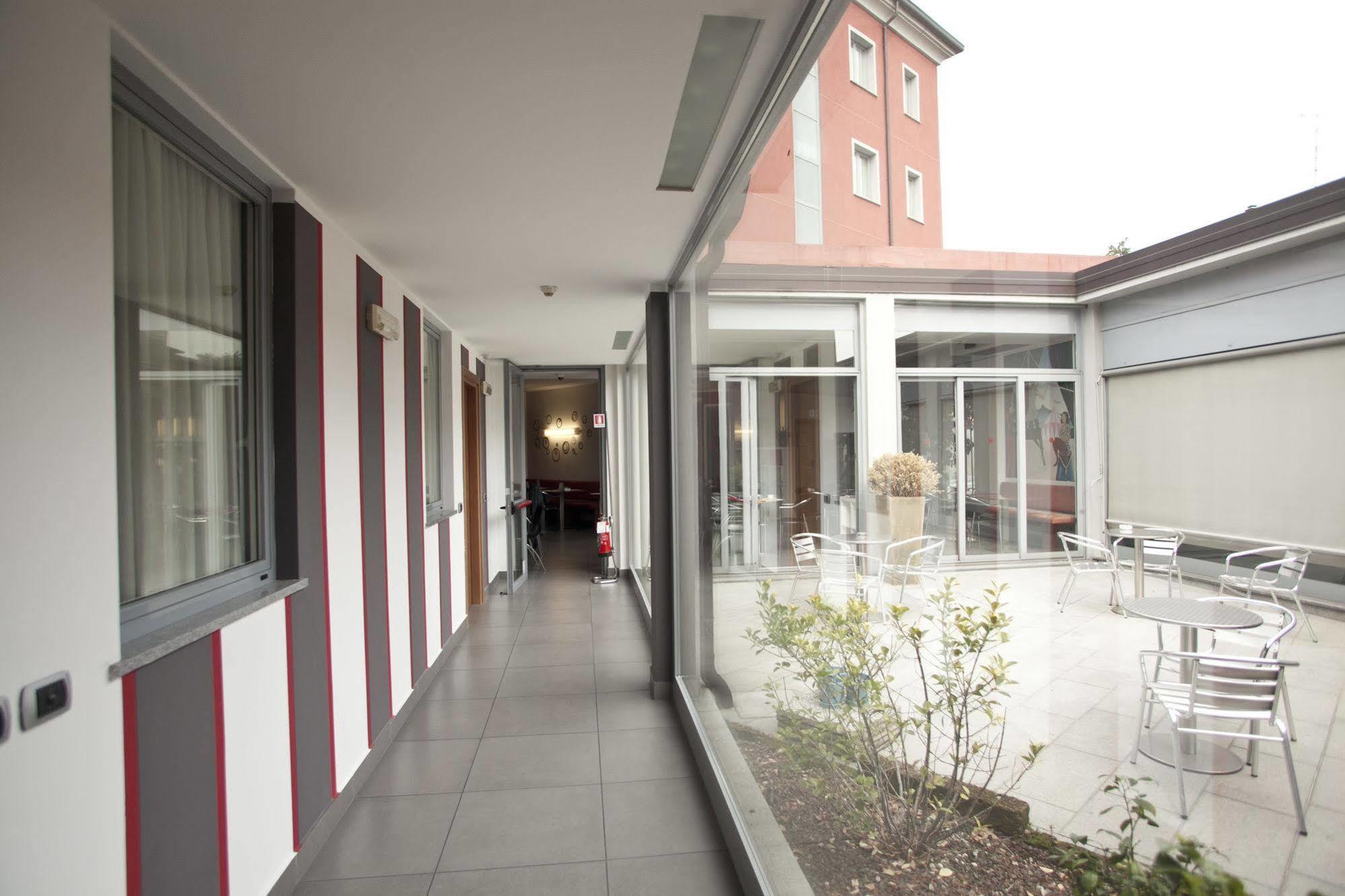 Hotel Domus Expo Parabiago Kültér fotó