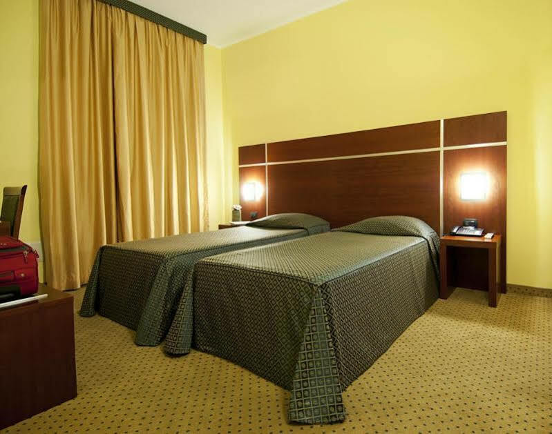 Hotel Domus Expo Parabiago Kültér fotó