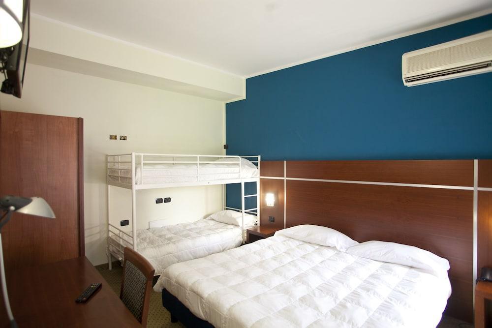 Hotel Domus Expo Parabiago Kültér fotó