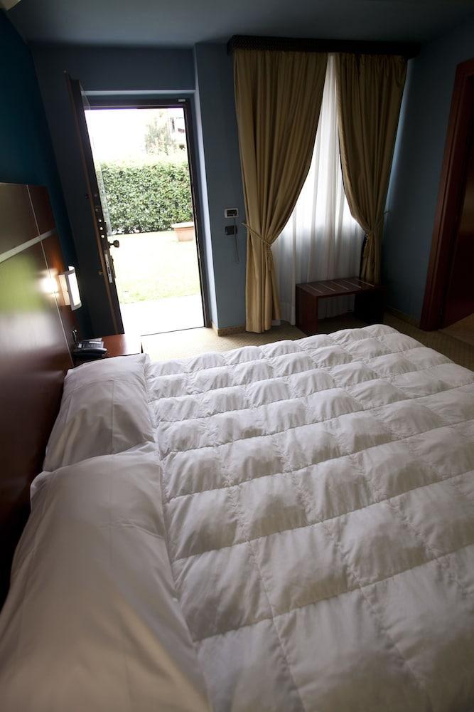 Hotel Domus Expo Parabiago Kültér fotó