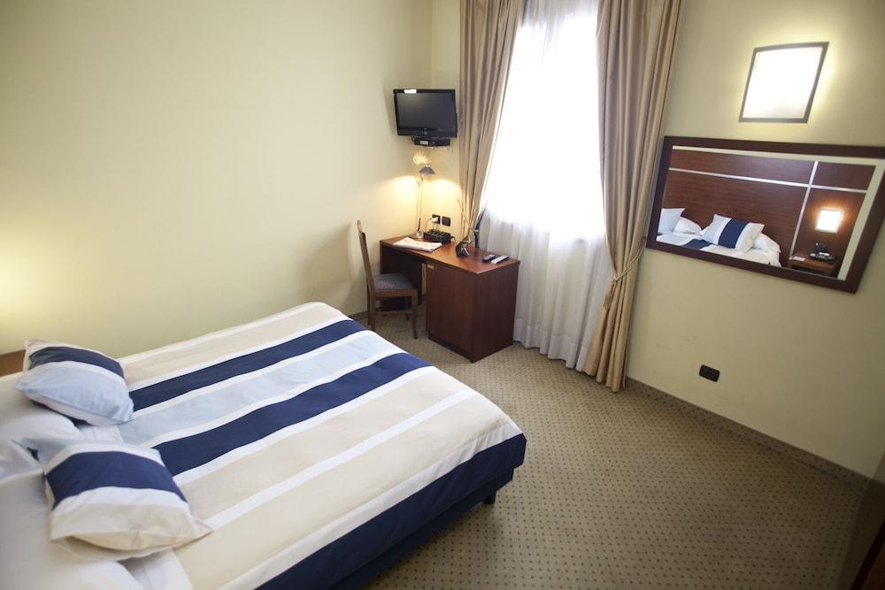 Hotel Domus Expo Parabiago Kültér fotó