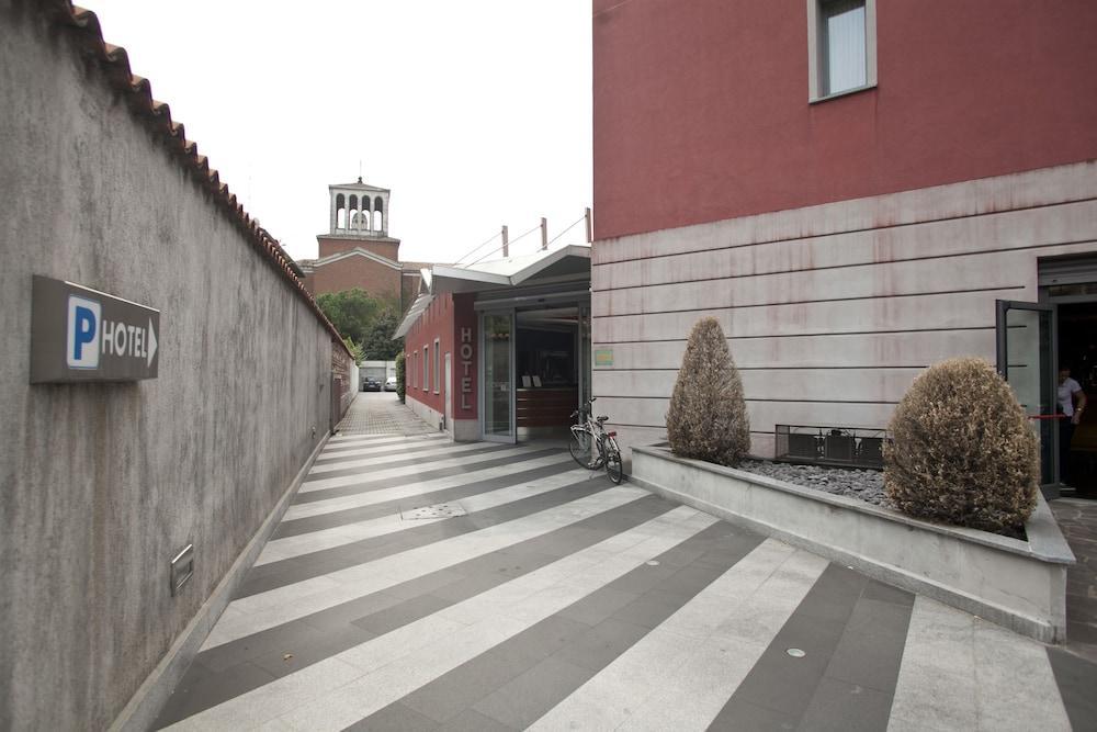 Hotel Domus Expo Parabiago Kültér fotó